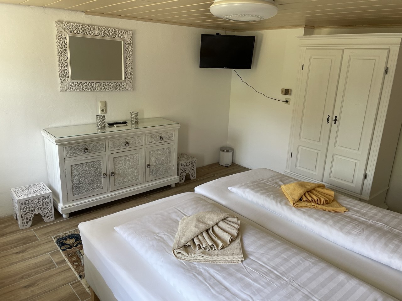 Helles Doppelzimmer im Casa Domingo in Schwarzenau